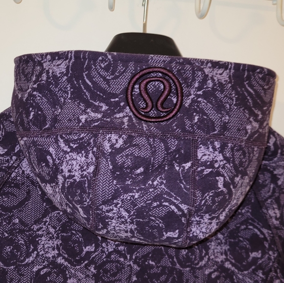 Lululemon Scooba Hoodie. Size 8. EUC. - Picture 5 of 6